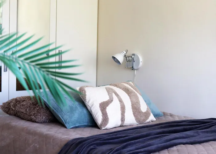 Stella\'S Tallinn Airport Apartment - Near Tallinn Airport And Tallinn Bus Station - Near Tram, Bus And Train Stops - Free Wifi, Parking And Netflix - Bath - New Renovation