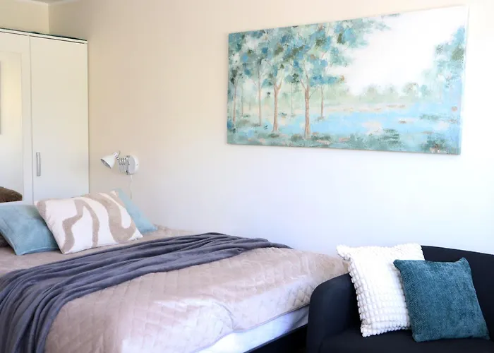 Stella\'S Tallinn Airport Apartment - Near Tallinn Airport And Tallinn Bus Station - Near Tram, Bus And Train Stops - Free Wifi, Parking And Netflix - Bath - New Renovation