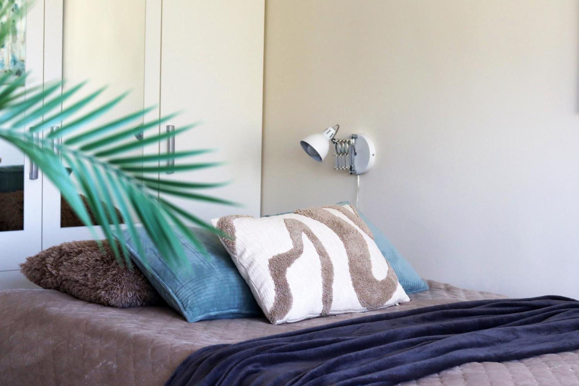 Stella's Airport - Near Airport And Bus Station - Near Tram, Bus And Train Stops - Free Wifi, Parking And Netflix - Bath - New Renovation Lägenhet *