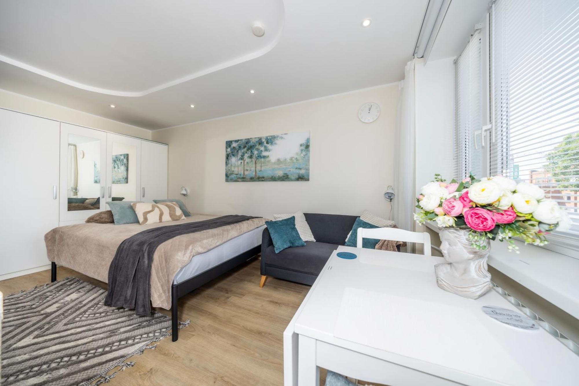 Huoneisto Stella's Airport - Near Airport And Bus Station - Near Tram, Bus And Train Stops - Free Wifi, Parking And Netflix - Bath - New Renovation Tallinna