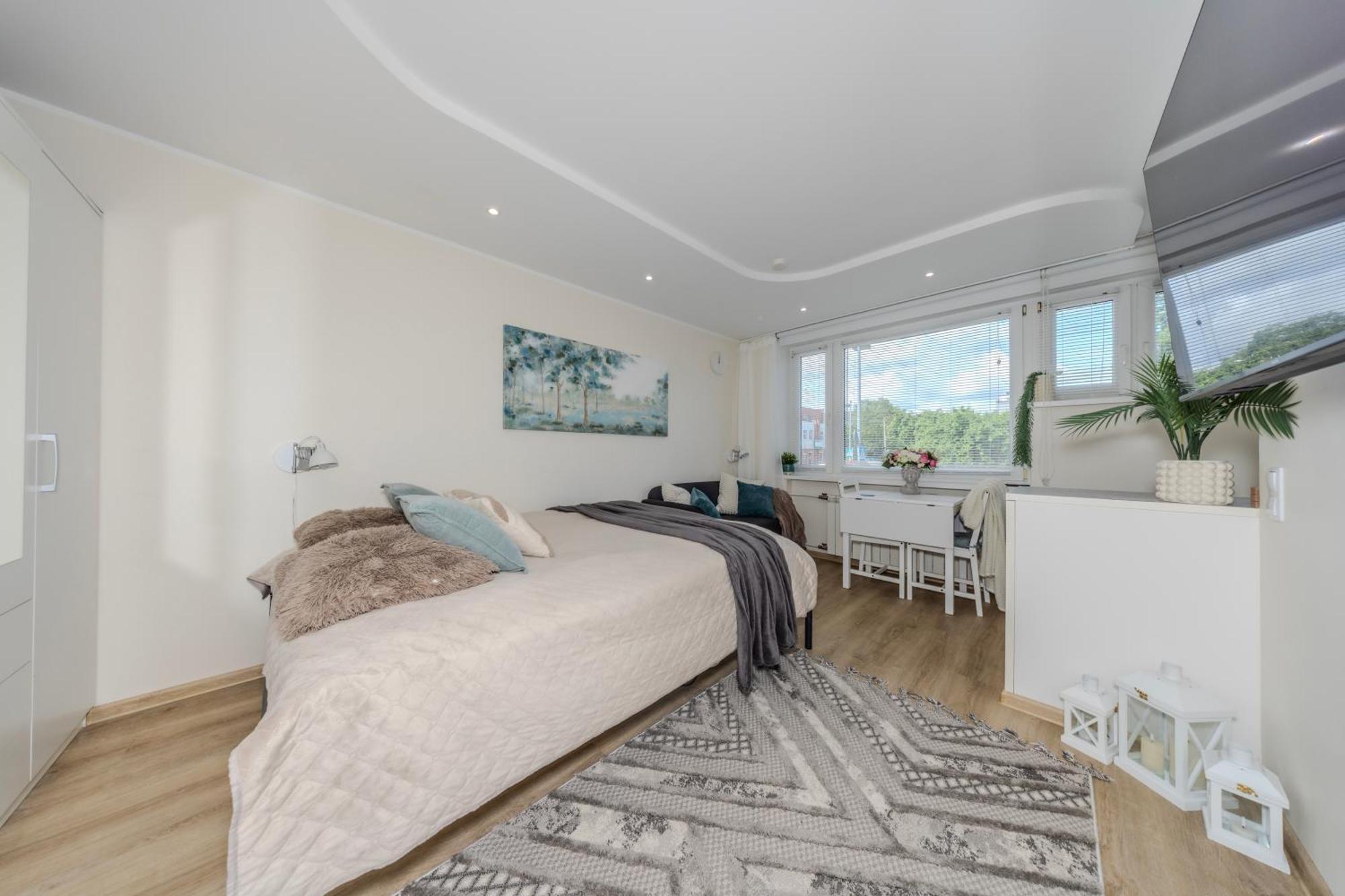 Stella's Airport - Near Airport And Bus Station - Near Tram, Bus And Train Stops - Free Wifi, Parking And Netflix - Bath - New Renovation *